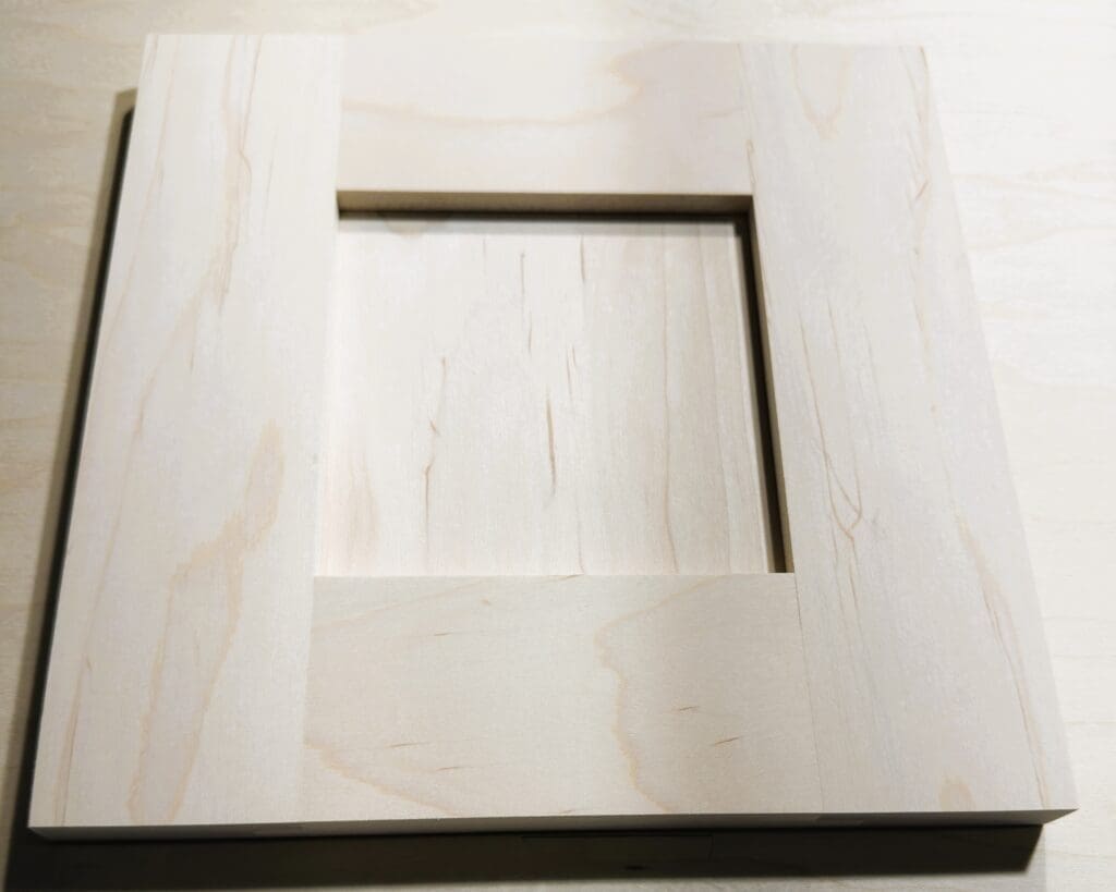 Flat-panel door sample with square inside-edge profile