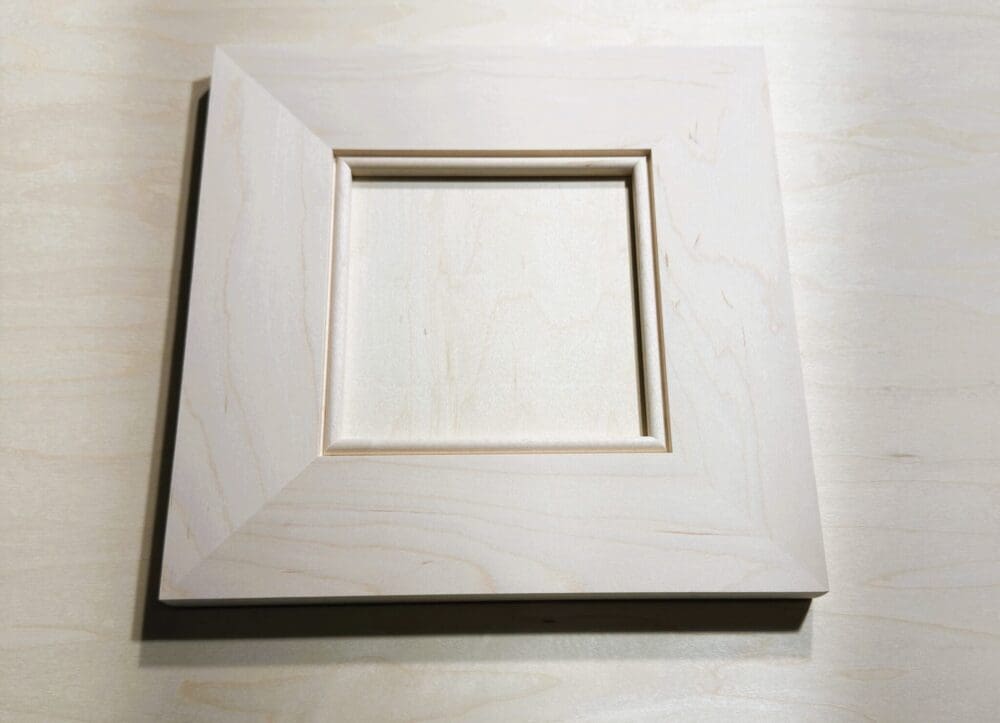 Mitered flat﻿-panel door with inside-bead profile sample